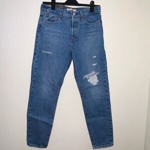 Levi’s 28 Blue Distressed Jeans wedgie fit